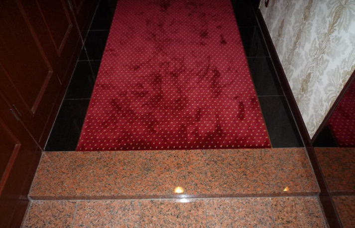 憧れの赤絨毯(ジュータン)の廊下の施工事例
