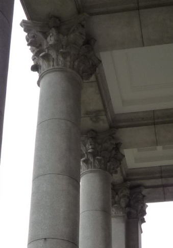 装飾的な『コリント式』の柱頭